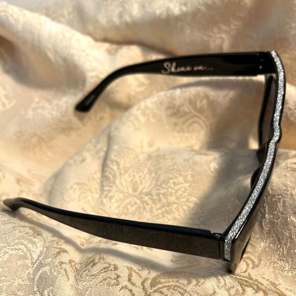 Peepers Shine On Sun 2548R Chacha Black Sunglasses W/Black Lenses main image 4